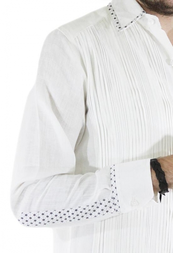 Guayabera Combinada Blanca Con Alforzas y Tela Estampada GUAYABERAS 
