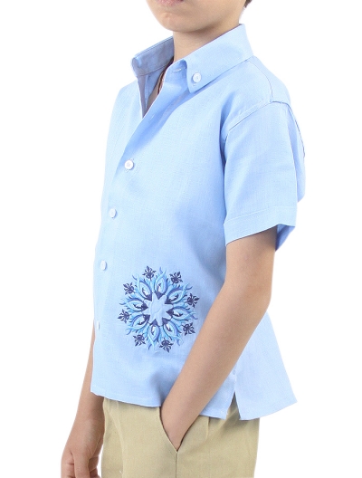 Camisa de Lino para Niño Manga Corta con Alforzas y Bordado Azul GUAYABERAS