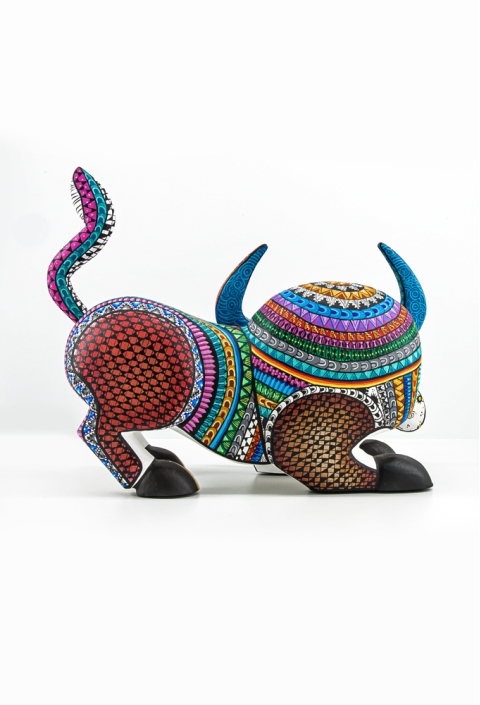 Precioso Alebrije de Toro Mexicano Hecho a Mano Pintado ALEBRIJES