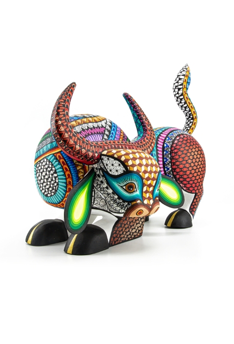 Precioso Alebrije de Toro Mexicano Hecho a Mano Pintado ALEBRIJES