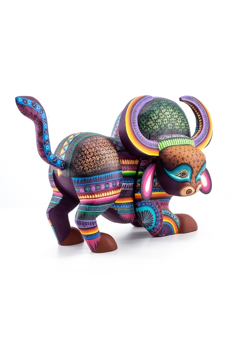 Hermoso Alebrije de Toro Mexicano Hecho a Mano Pintado a Mano ALEBRIJES