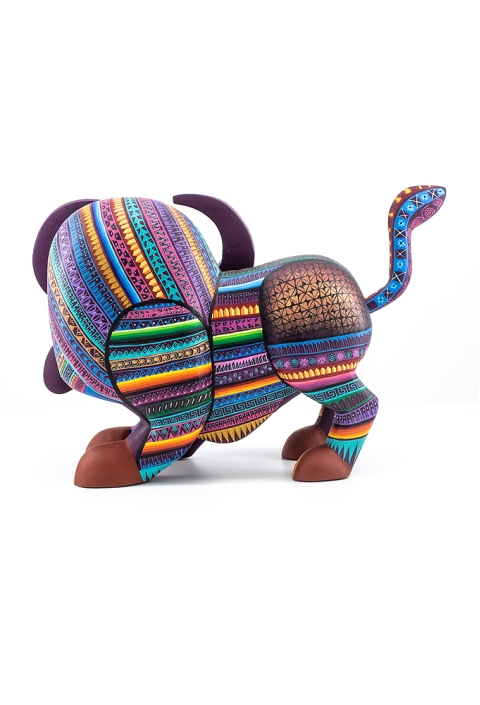 Hermoso Alebrije de Toro Mexicano Hecho a Mano Pintado a Mano ALEBRIJES