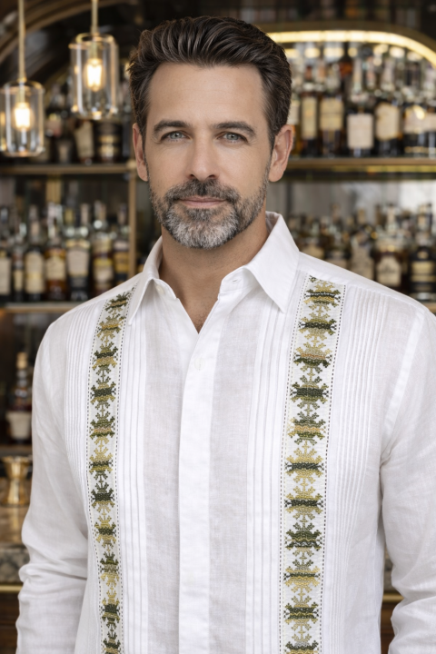 Guayabera Blanca de Lino Con Bordado a Mano Punto de Cruz GUAYABERAS 