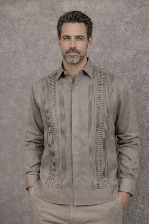 Guayabera Gris Oscuro con Alforzas GUAYABERAS 